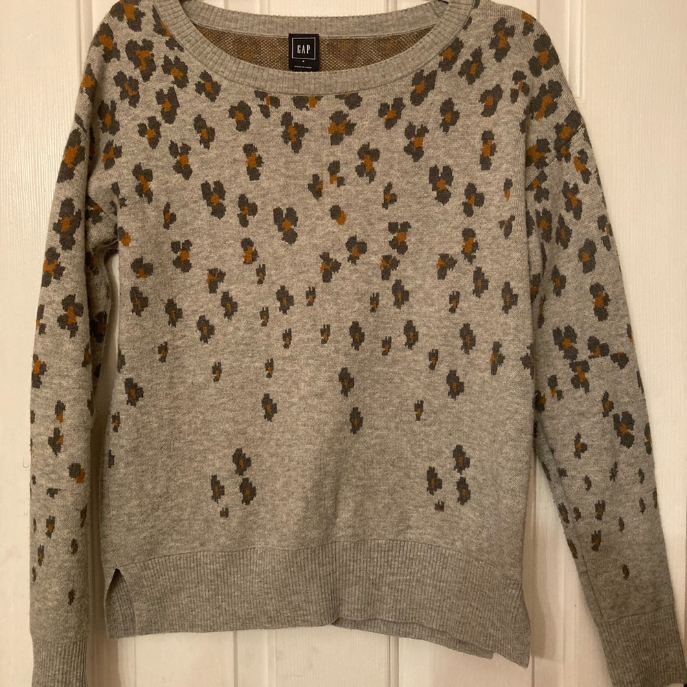Gap sweater
